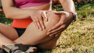 Experiencing knee pain? You're not alone. This common ailment can stem from various factors, impacting your mobility and daily activities. Engaging in regular physical therapy, particularly focused exercises, can make a significant difference.