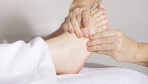 Plantar fasciitis, a common source of foot pain, plagues countless individuals with discomfort and frustration. This condition arises from inflammation of the plantar fascia, a thick band of tissue running along the bottom of your foot, connecting your heel to your toes. The hallmark symptom is a stabbing pain in the heel, often most intense in the morning or after periods of rest.